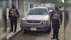 Delincuentes robaron y desvalijaron partes de una camioneta de la OPS en Ocumare del Tuy