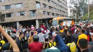 Venezolanos en Lima alentaron a la Vinotinto en la previa del duelo contra Perú (Videos)