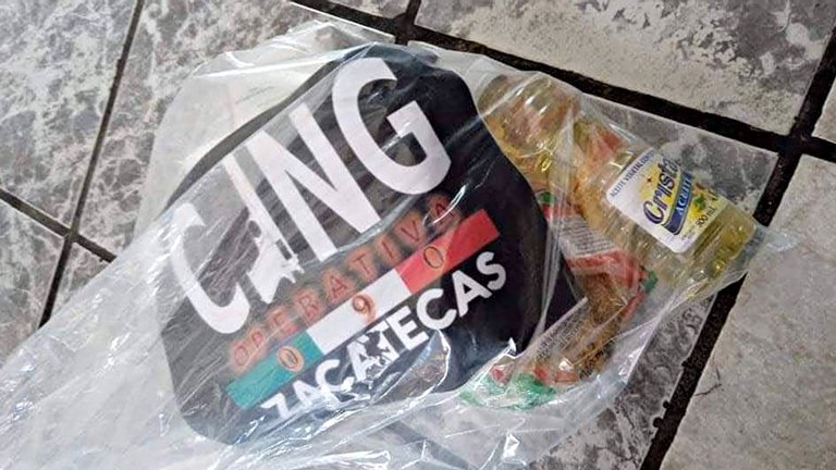 Infame solidaridad: Un Cártel de narcotraficantes en México reparte bolsas de comida a afectados por las lluvias