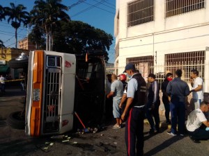 En el centro de Barquisimeto un choque entre dos busetas dejó 15 heridos (Fotos)