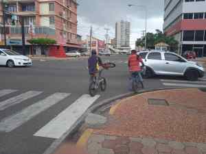 ¡Patica pa’ qué te tengo! Zulianos se las arreglan a pie o en bicicleta por deficiencia del transporte público (Fotos)