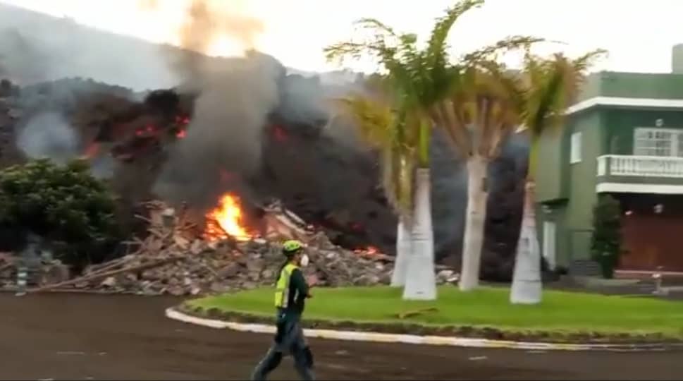 Tragedia en La Palma: Momento en que la lava arrasa con una casa en cuestión de segundos (VIDEO)