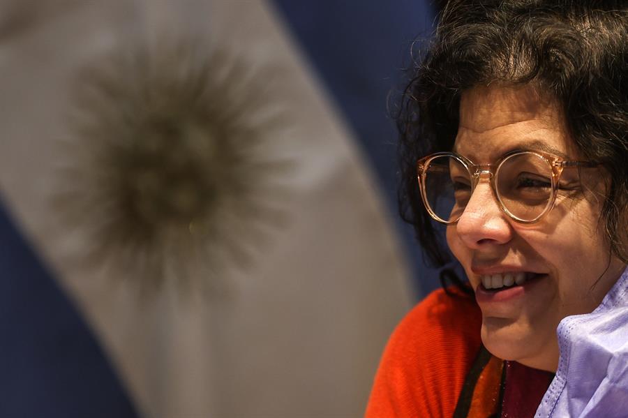 La ministra argentina de Salud, Carla Vizzotti será operada de apendicitis