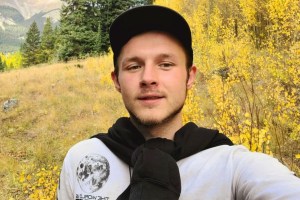 Indignación en Colorado: Hombre sordo fue golpeado por policías porque no podía entenderlos