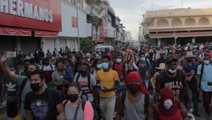 México desintegró caravana de migrantes y niña venezolana se extravió durante el operativo