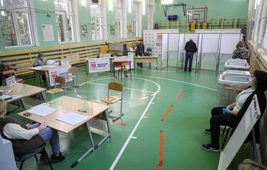 Los rusos comienzan a votar en las elecciones legislativas