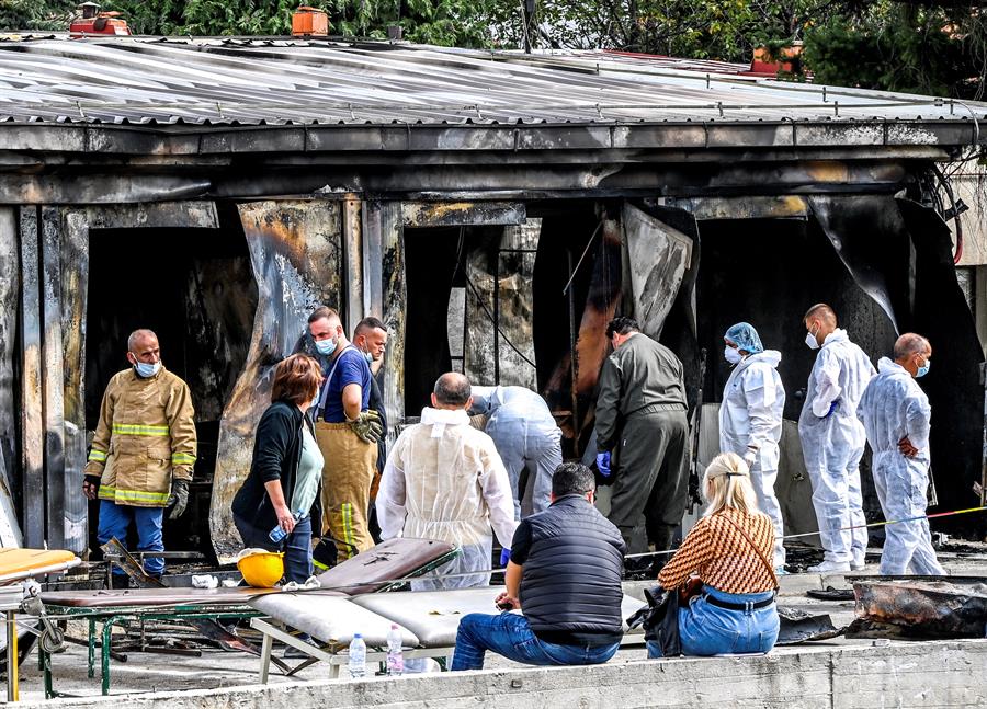 Cifra de fallecidos por incendio en unidad de Covid-19 en Macedonia asciende a 14