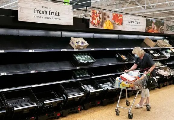 La escasez de productos y alimentos se agravó en Reino Unido