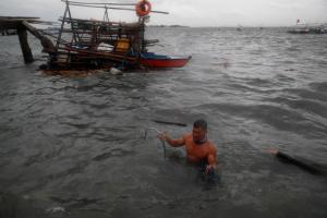 Al menos 12 desaparecidos y cerca de 12 mil afectados por el tifón Conson en Filipinas
