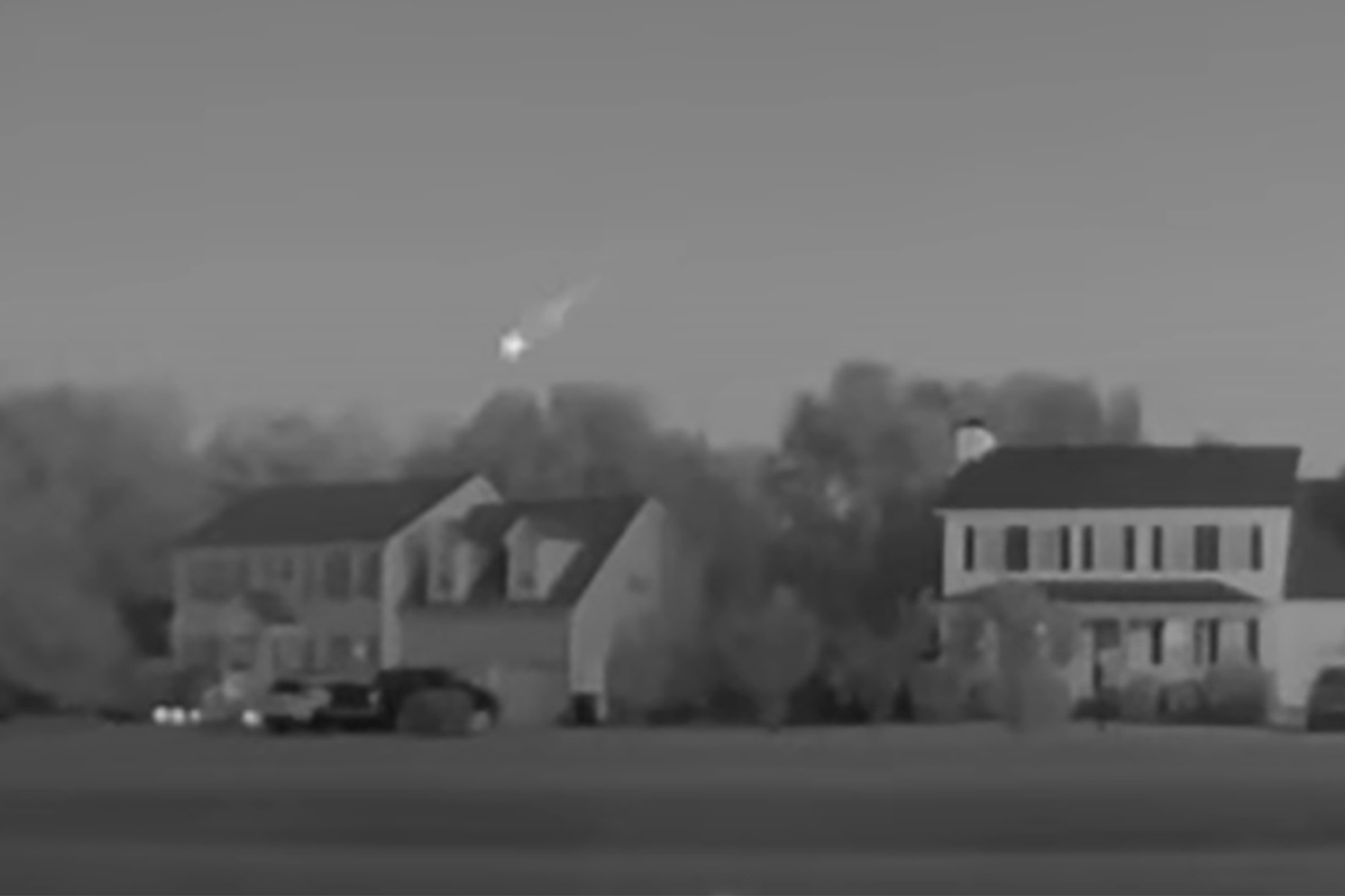 Captaron en VIDEO enorme bola de fuego que iluminó el cielo nocturno de Carolina del Norte