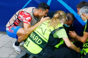 Cristiano noqueó con un pelotazo a guardia de seguridad antes del debut en Champions (Fotos)