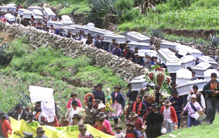 Sobrevivientes de la masacre de Sendero Luminoso en los Andes no olvidan ni perdonan