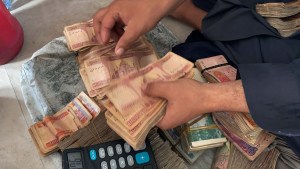 La falta de dinero en efectivo deja a Afganistán en una situación límite en medio de una dramática crisis
