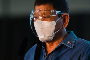 El presidente filipino Rodrigo Duterte anuncia su retiro de la política
