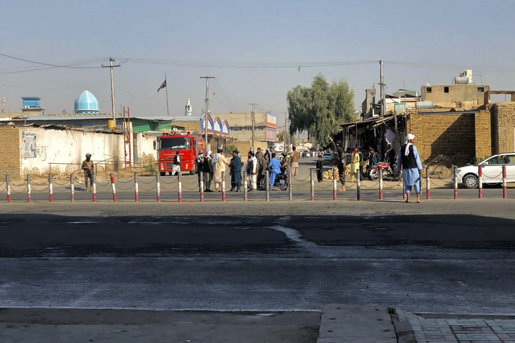 Al menos 32 muertos y 53 heridos por explosiones en mezquita chiita en Afganistán