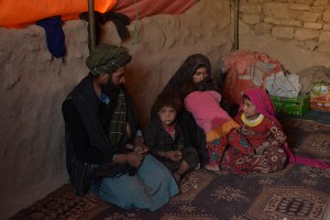Familias del oeste de Afganistán venden a sus hijas para no morir de hambre