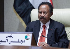 Primer ministro derrocado en Sudán fue llevado a su casa
