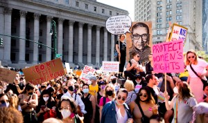 Mujeres marchan en defensa del derecho al aborto en EEUU