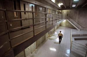 Guardia de una prisión de California se quitó la vida tras denunciar actos de corrupción y acoso