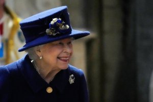Adiós a los Martinis: Le prohibieron el alcohol a la reina Isabel II