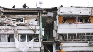 Explosión de gas en un edificio de Rusia deja algunas víctimas y obliga a residentes a saltar por la ventana (VIDEO)