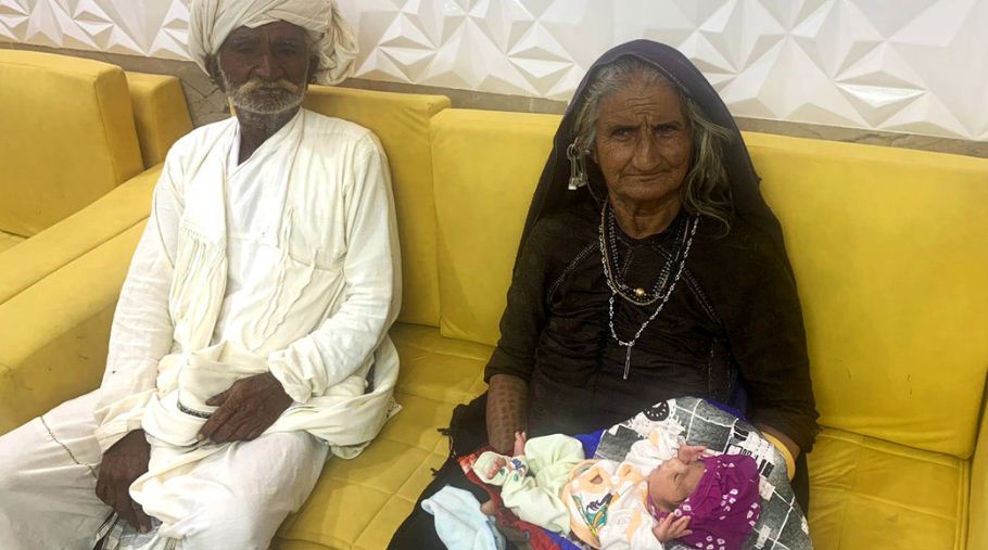 La más longeva del mundo: Mujer de India se convirtió en madre por primera vez a los 70 años