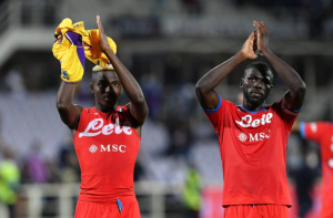 Un futbolista del Napoli fue víctima de insultos racistas y pidió que expulsen del estadio de por vida a los agresores
