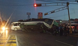 Autobús involucrado en accidente en la Carretera Nacional Cagua – La Villa este #7Oct (FOTO)