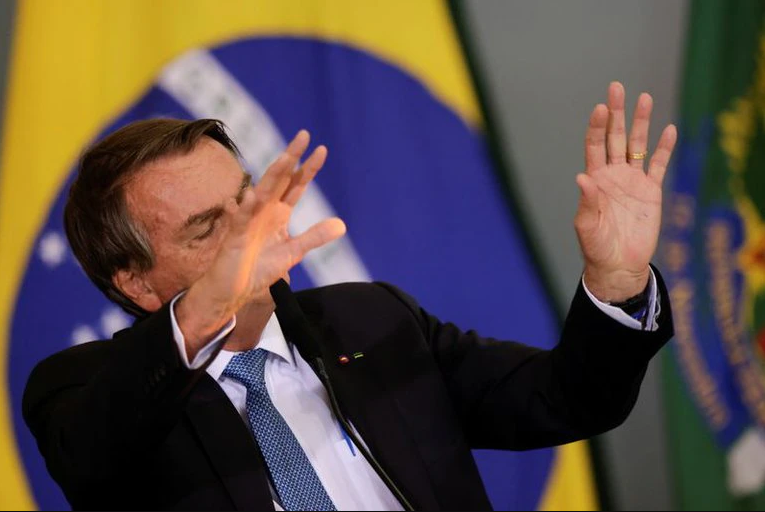 Bolsonaro dice que el precio de combustibles es su prioridad y ve “ideal” una privatización de Petrobras