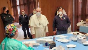 El papa Francisco recibe la tercera dosis de la vacuna contra el coronavirus