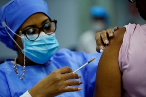 Nicaragua recibe por primera vez un lote de vacunas Pfizer donadas por EEUU