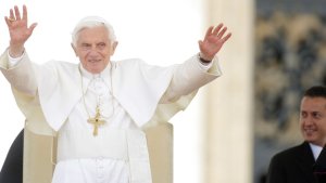 ¡Sin temor a Dios! Robaron la cruz pectoral del papa Benedicto XVI