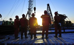 WoodMac: El petróleo y el gas enfrentan un pico de incertidumbre en medio de flujos de efectivo récord