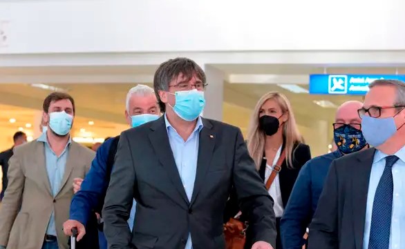 Puigdemont llega a Cerdeña para preparar audiencia ante justicia italiana