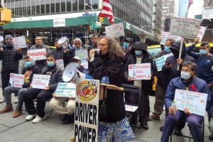 Asfixiados por las deudas, taxistas de Nueva York entran en huelga de hambre