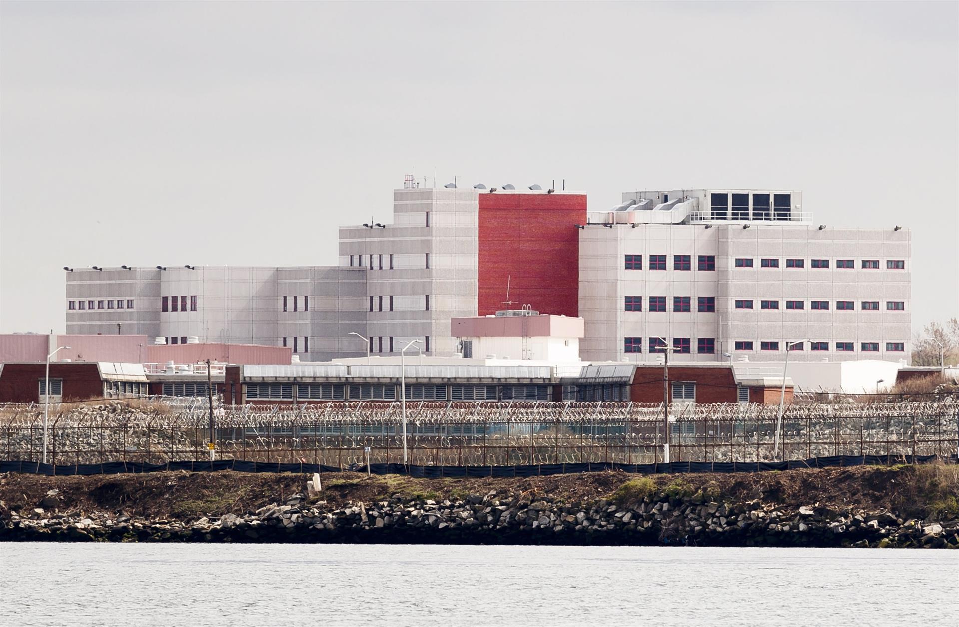 Nueva York trasladará mujeres y transexuales de la peligrosa cárcel de Rikers