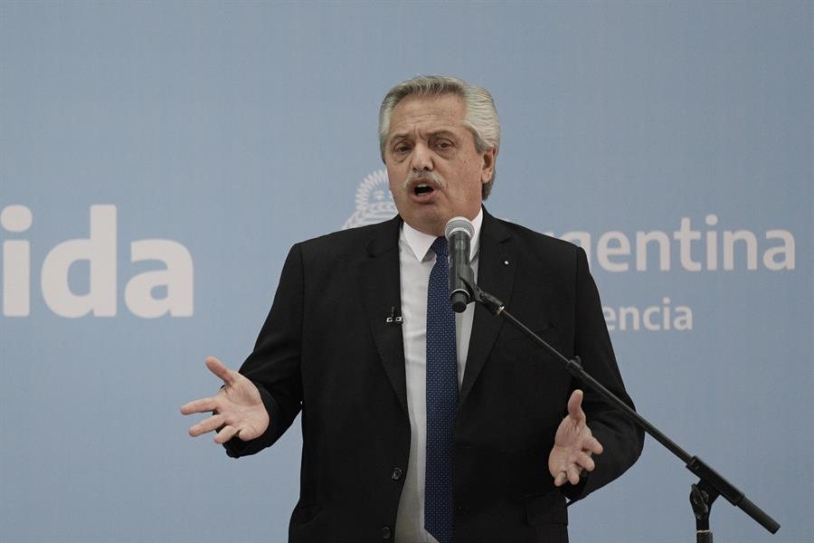 “No nos vamos a arrodillar ante el FMI”, dijo Alberto Fernández con el agua al cuello