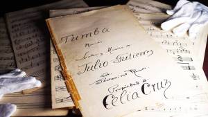 Más de 200 partituras de Celia Cruz fueron donadas a la Universidad de Florida