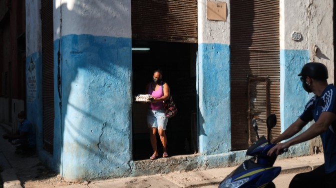 Dolor y sufrimiento entre los cubanos por la inflación de hasta 6.900% en los comercios de la isla