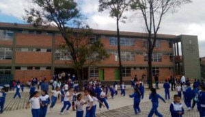 Delincuentes retuvieron y atracaron a un grupo de estudiantes en Bogotá
