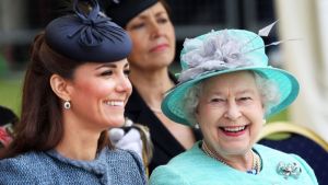 Por qué la reina solo confía en Kate Middleton para llevar el futuro de la Corona