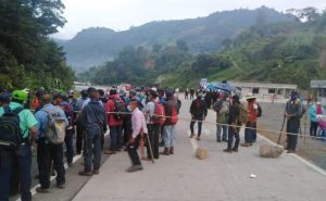 Exmilitares bloquean fronteras y calles en Guatemala para exigir indemnización