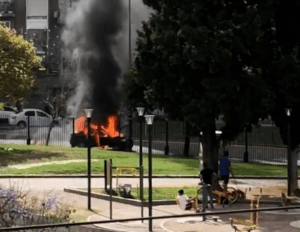 Conmoción en Buenos Aires: Explotó y se incendió un taxi en Recoleta (VIDEO)
