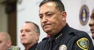 Miami despidió al jefe de su policía por “comentarios despectivos” y participar en protestas