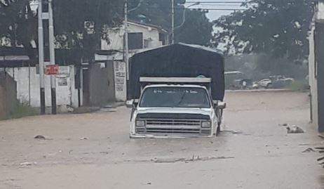 Calles de Lara inundadas tras fuertes lluvias este #31Oct (Fotos y videos)