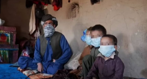 Obligada a casarse con el hijo de su dueño: La historia de la niña que fue vendida por su madre en Afganistán