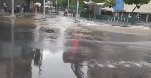 Plaza Venezuela se inundó por un bote de agua frente a La Previsora #12Oct (VIDEOS)