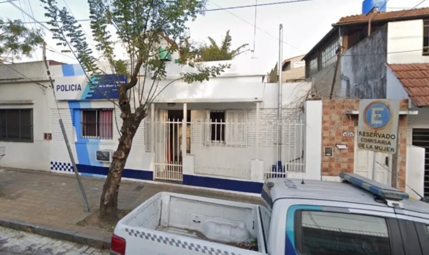 Argentino violó a su hijastra por tres años: Se entregó justo cuando su pareja lo denunciaba