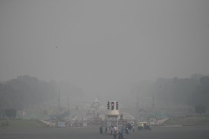 Nueva Delhi se asfixia bajo una nube de contaminación en medio del festival hindú de las luces (FOTOS)