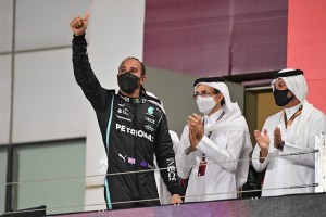 Lewis Hamilton, nuevo “jeque” en Catar